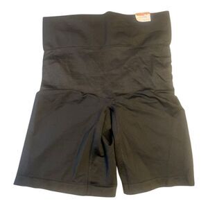 The Slimmer High Waist Short 14/16  Black